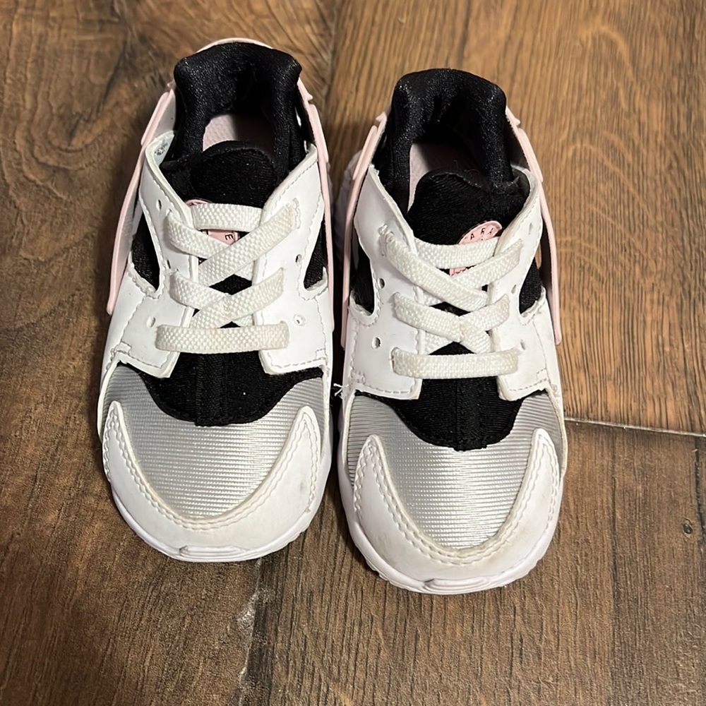 Toddler Nike huarache size 6